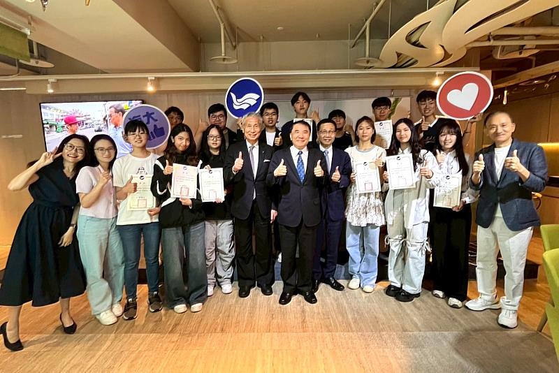 Empowering Future Leaders with Kindness and Integrity : Hi-Q Scholarship Awards